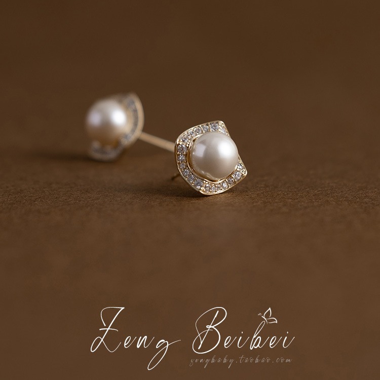 "Thousand Gold Charm ~ French simple yet high-end imitation pearl earrings, retro court-style stud earrings, fairy-like commuting earrings. Specification image