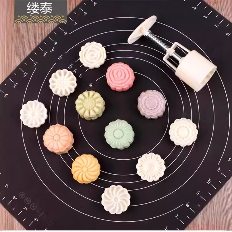 Mid-Autumn Festival mooncake mold set 50g 6-piece mung bean cake Pumpkin cake hand-pressed cartoon pastry ice skin embossed mold Application Scenario