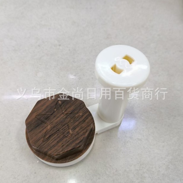 新款吸盘伸缩杆木纹色实色多功能阳台挂衣架墙上置物架家用收纳架