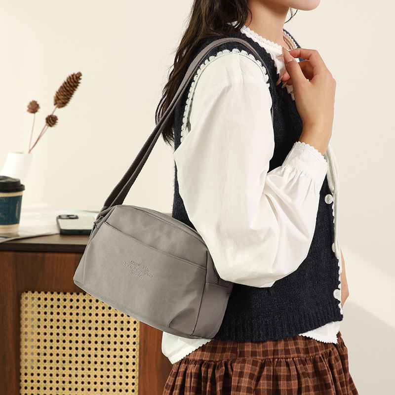 Crossbody bag, women's casual nylon large-capacity single-shoulder bag, lightweight water-resistant mom bag details Picture