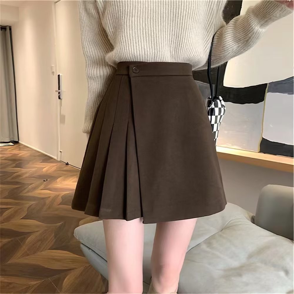 2024 New Korean-style pear-shaped figure A-line short skirt for winter with sweater, jk pleated coffee-colored skirt for women in autumn and winter