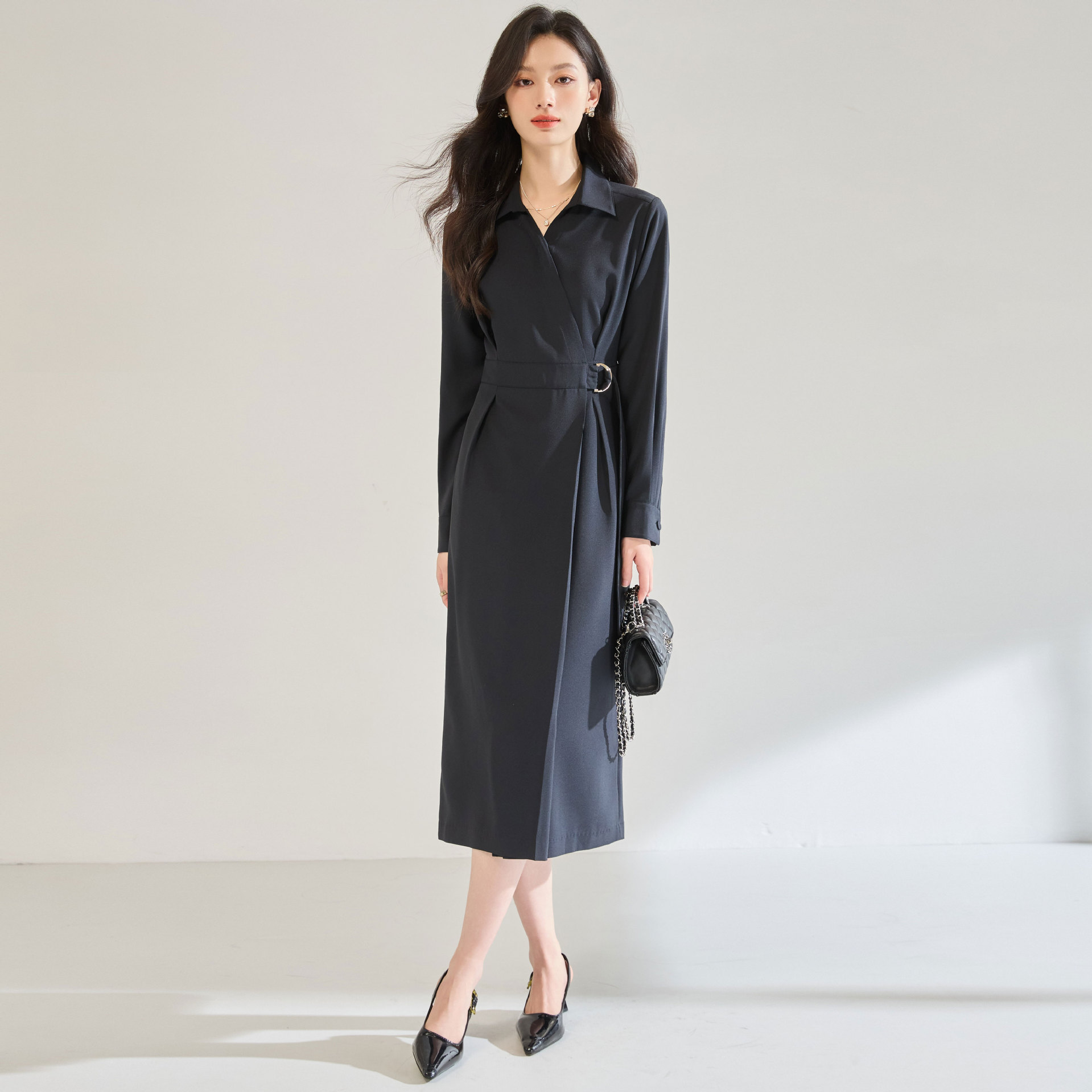 25秋季优雅气质通勤收腰显瘦衬衫翻领不对称斜襟长袖连衣裙25565