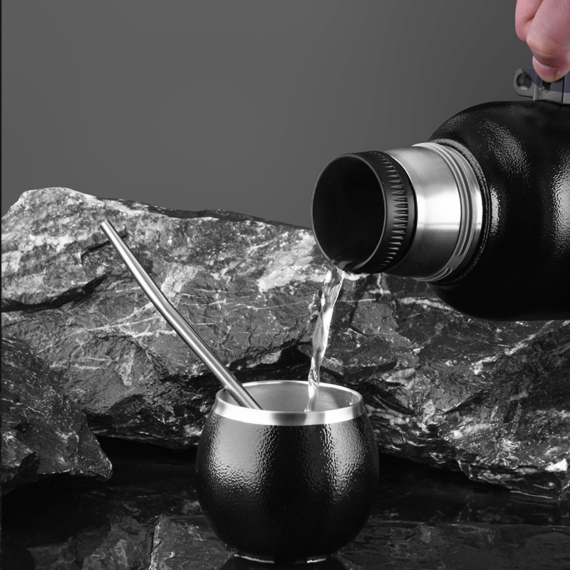 Cross-border creative large-capacity Matteda cup, double-layer vacuum handle insulated kettle, 304 stainless steel football cup with spoon Application Scenario