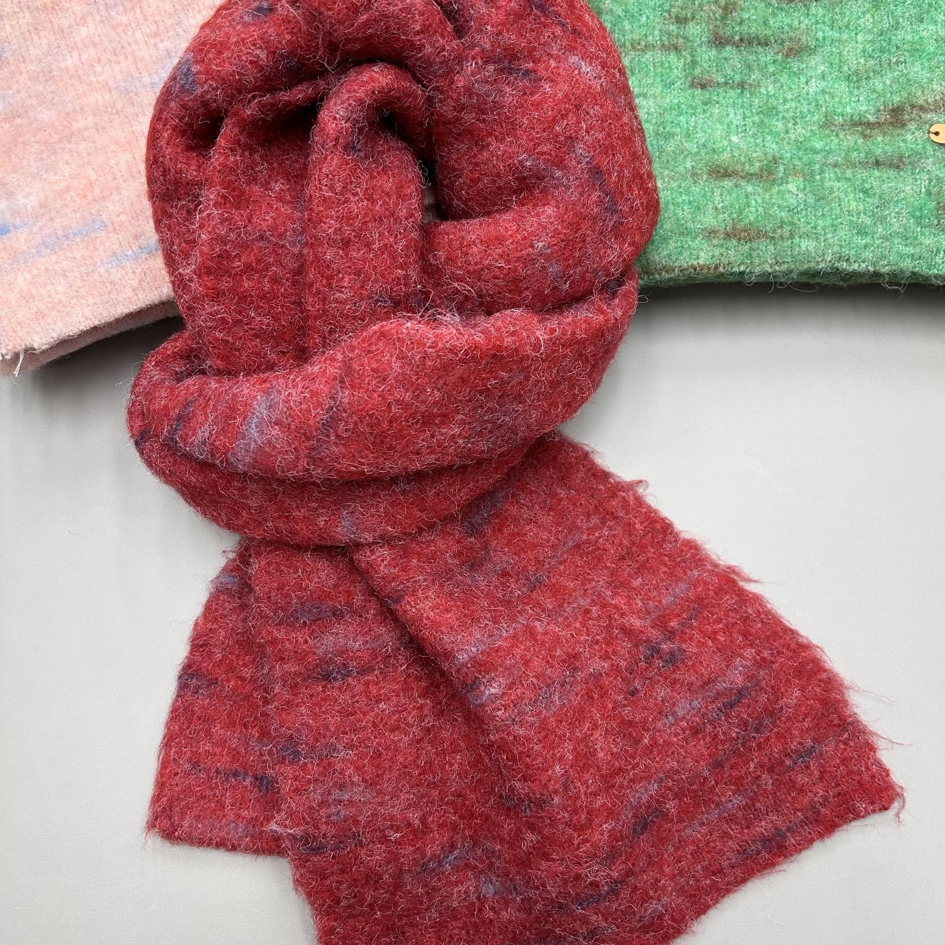 Brushed and textured dopamine pink scarf for women, winter soft and glutinous, ins style, Korean high-end knitted warm wrap