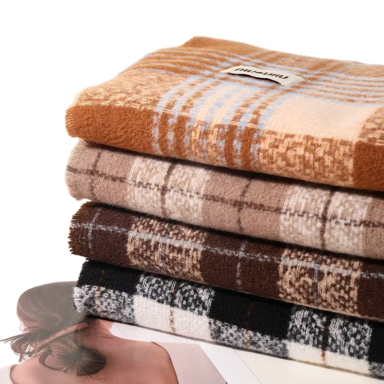 One-piece delivery of new autumn and winter men's and women's checked scarves, Maillard faux cashmere old money style shawls, high-end and warm fringed scarves, wholesale from street stalls Item Picture