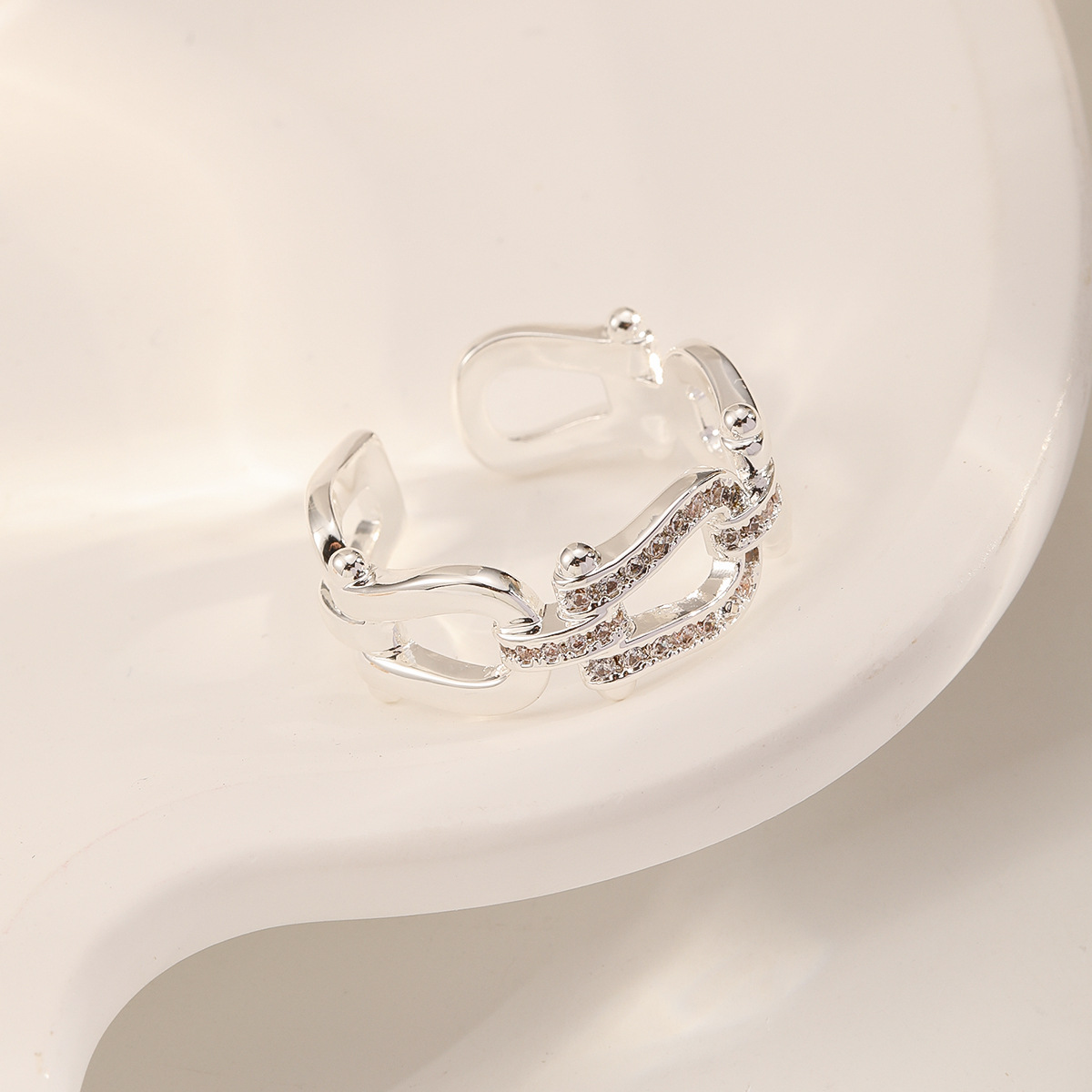 Nasha Cross-border exclusive horseshoe-shaped couple rings for women, no color fading, adjustable, copper-plated 18K real gold ring, plain bezel Specification image