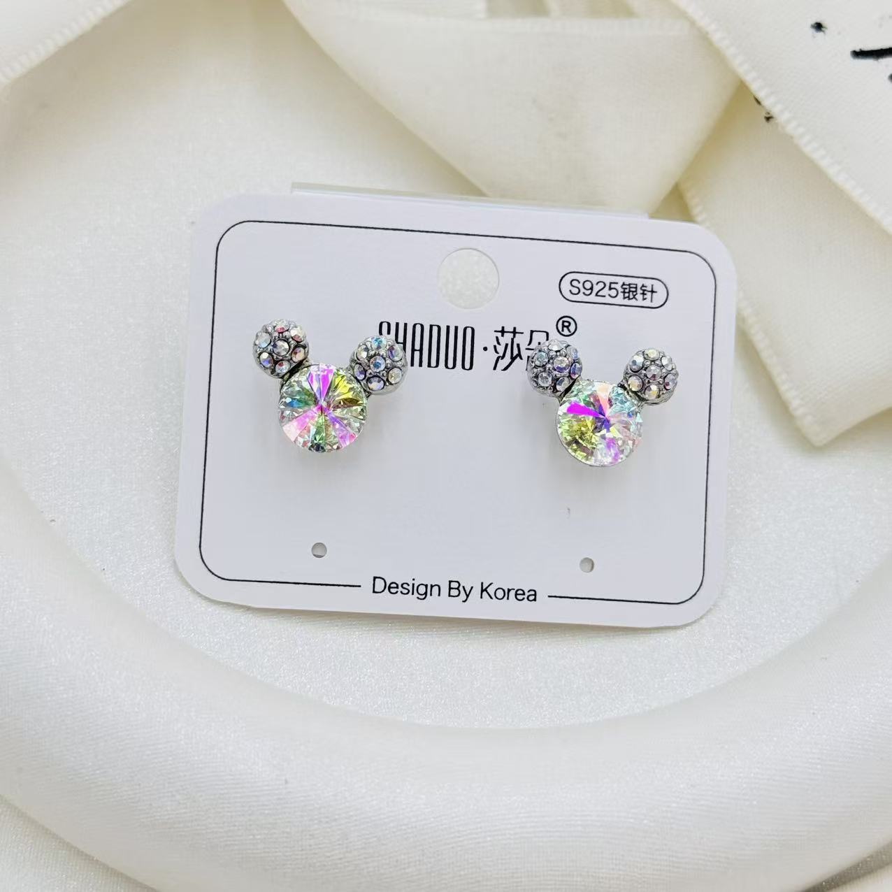 Shi Jiahua Zi Crystal Mickey Ear Stud S925 Silver Needle Anti-Allergy Colorful Sparkling AB Diamond Elegant Earrings Application Scenario