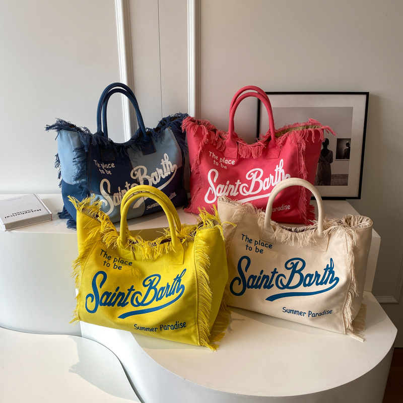 Cross-border canvas bag, printed letter canvas bag, large-capacity canvas tote bag, simple commuting lady single-shoulder bag, European and American beach bag, fringed canvas bag, tote bag, single-shoulder bag, canvas bag Application Scenario