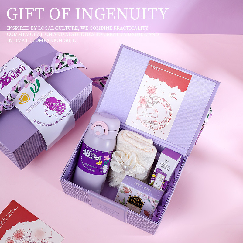 This is a high-end leather square box gift with the same style as Xiaohongshu. It's a Qixi Festival gift for girls and a birthday present for their best friends Specification image