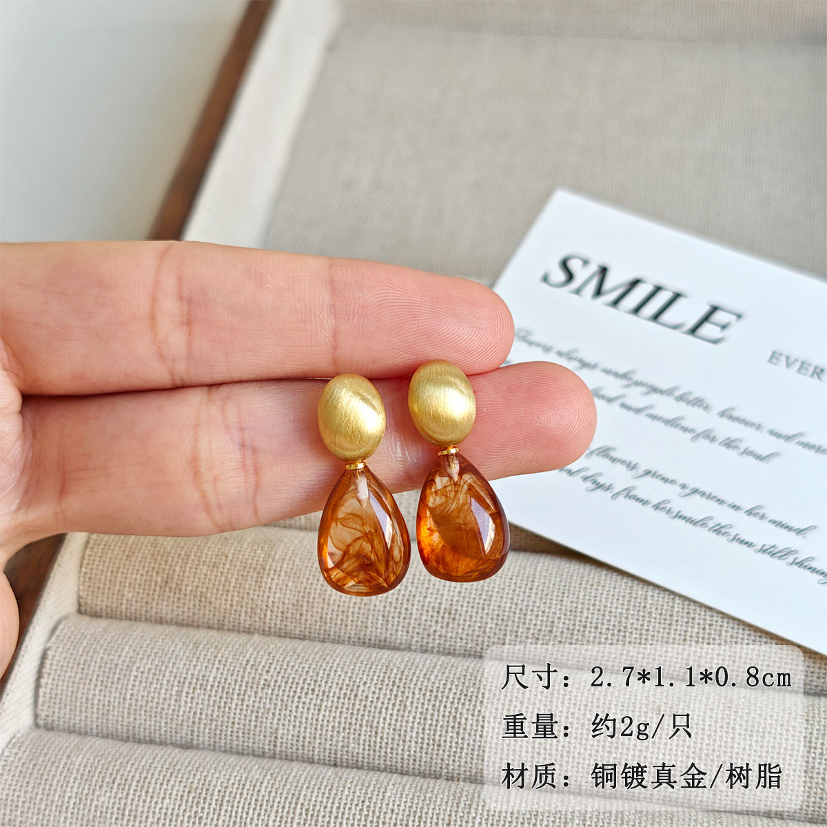 French retro, simple and elegant style, leopard print amber geometric U-shaped stud earrings, women's light luxury and fashionable commuting earrings details Picture