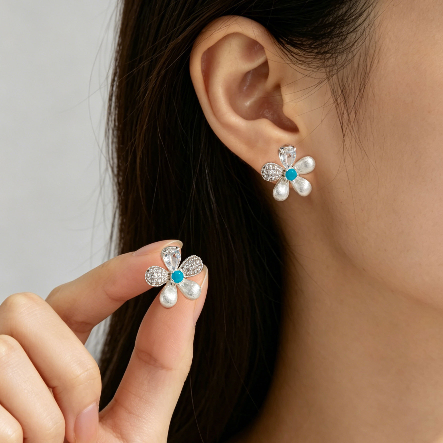 Original fresh and three-dimensional brushed flower stud earrings, copper alloy inlaid with zircon s925 silver needle, high-end and versatile women's earrings