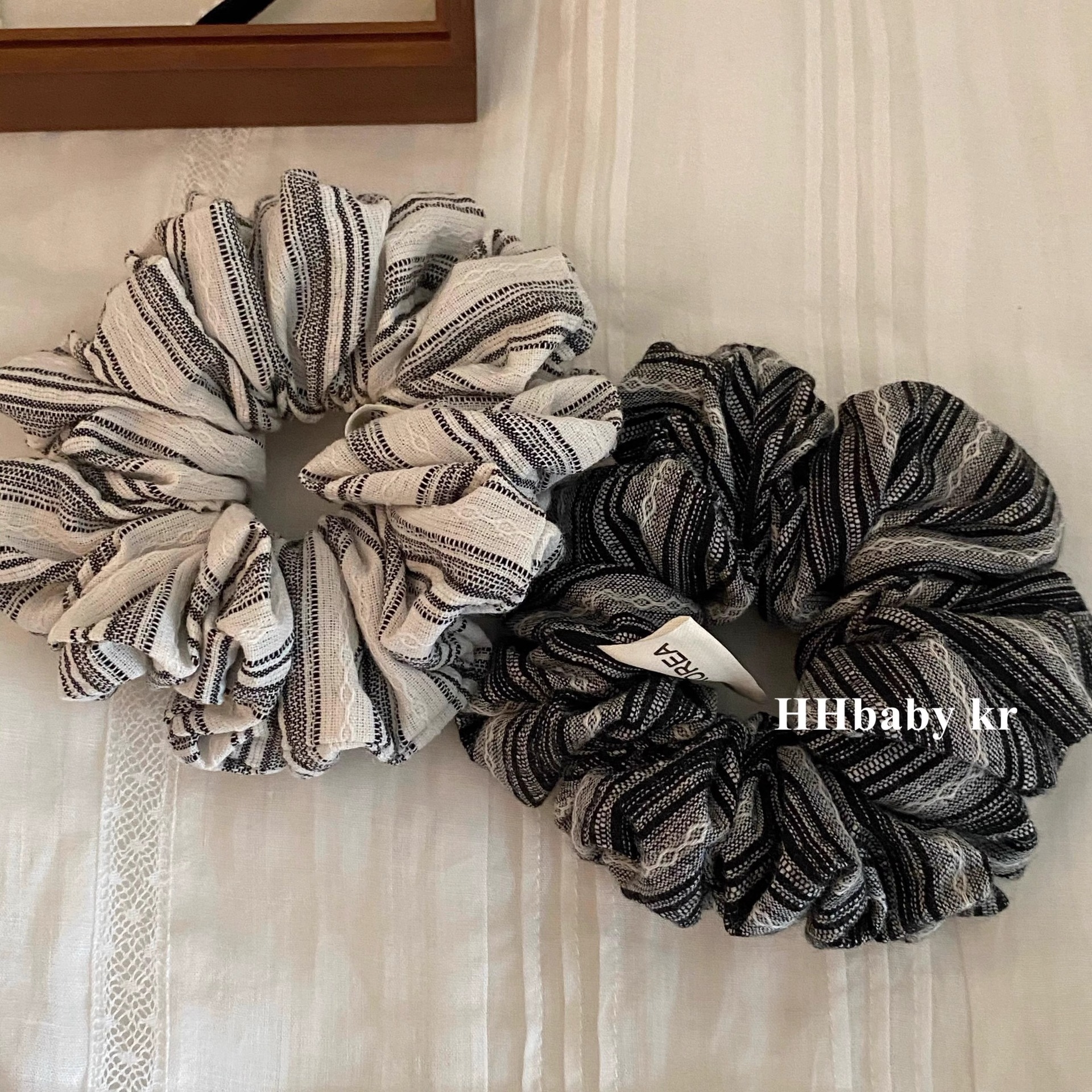 Korean style colorful striped large intestine hair band female Internet celebrity 2025 new summer high-J-look bun hair rope accessory Application Scenario