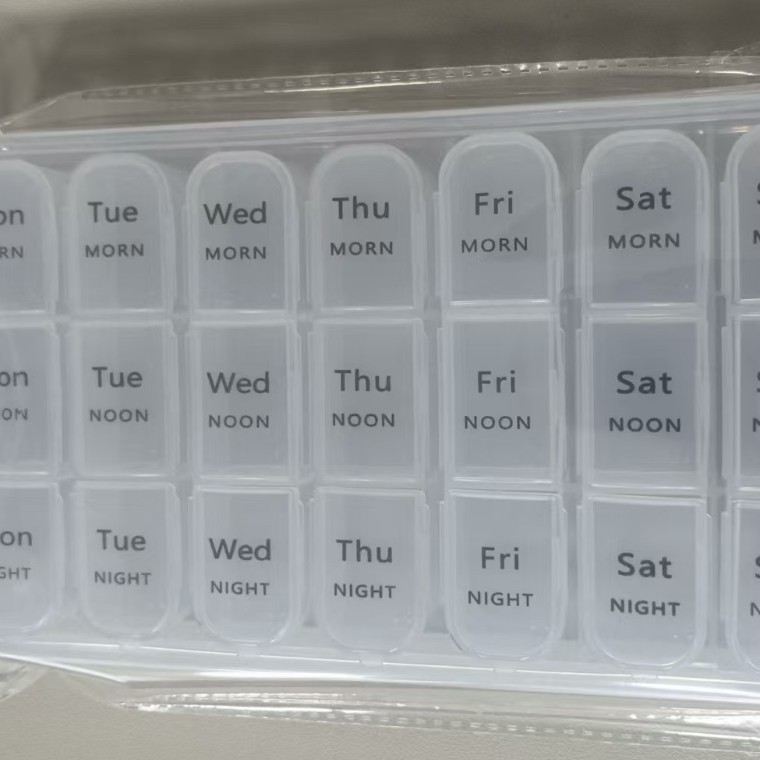 The push-button type portable medicine box dispenser can be used for a week. The medicine box is a plastic dispensing box and bagged Specification image