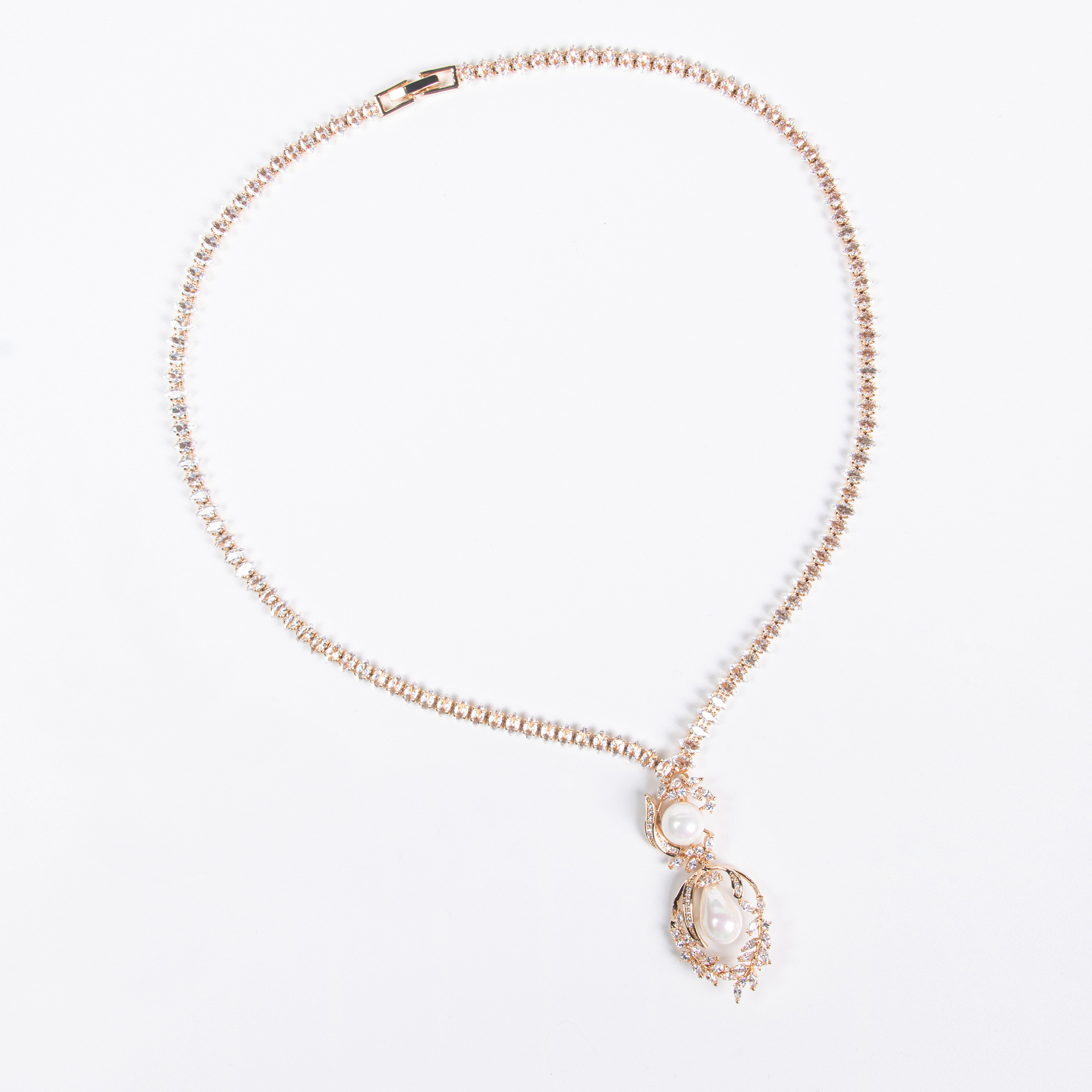 Accesorios europeos y americanos shell perla pendientes collar joyas otoño invierno nichos luz versátil accesorios de lujo conjunto de joyas Item Picture