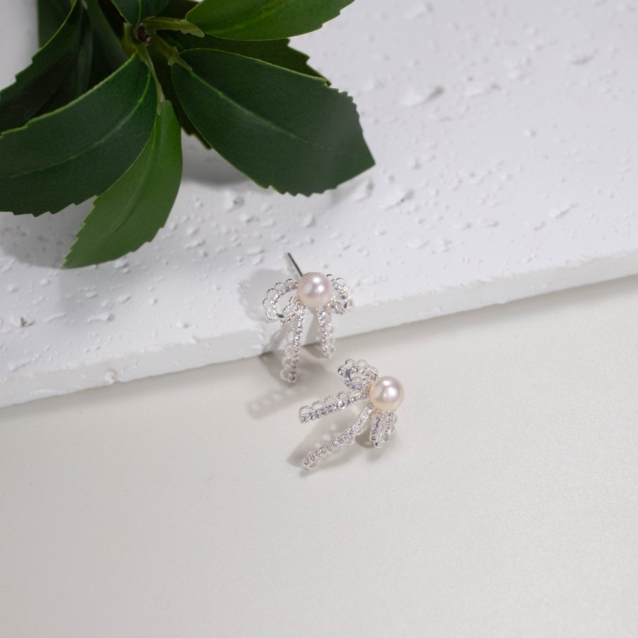 New high-quality copper-plated real gold S925 silver needle freshwater pearl stud earrings with a fresh and elegant style details Picture