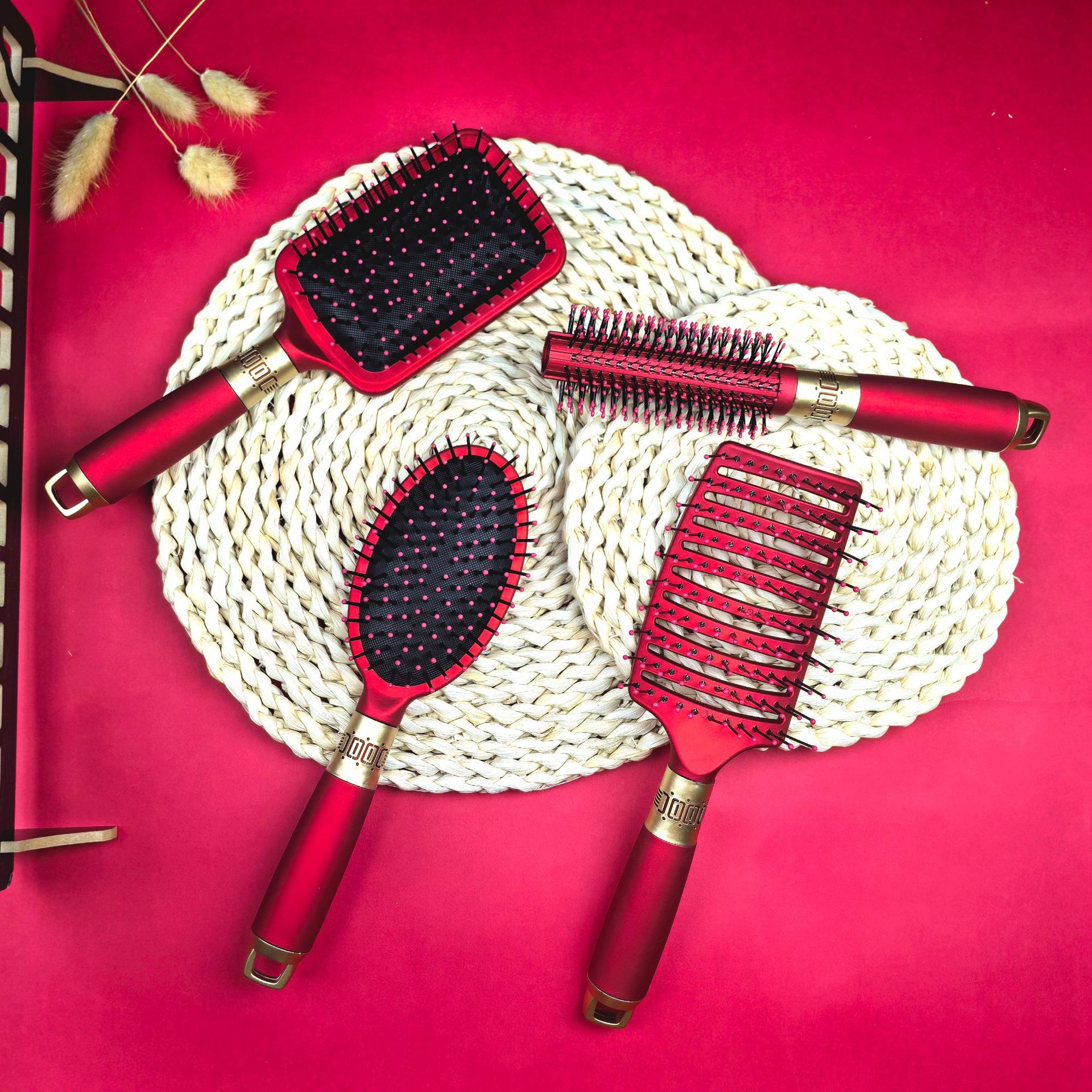 厂家批发女士气垫按摩梳方头气囊美发造型梳婚庆卷发梳红色高颅顶大弯梳详情图2