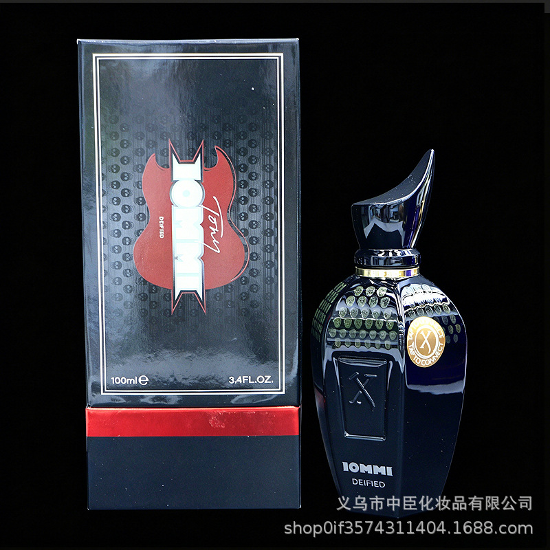 يتم بيع العطور عبر الحدود في الشرق الأوسط من قبل شركة هيدف بيرفومس، في دبي العربية details Picture