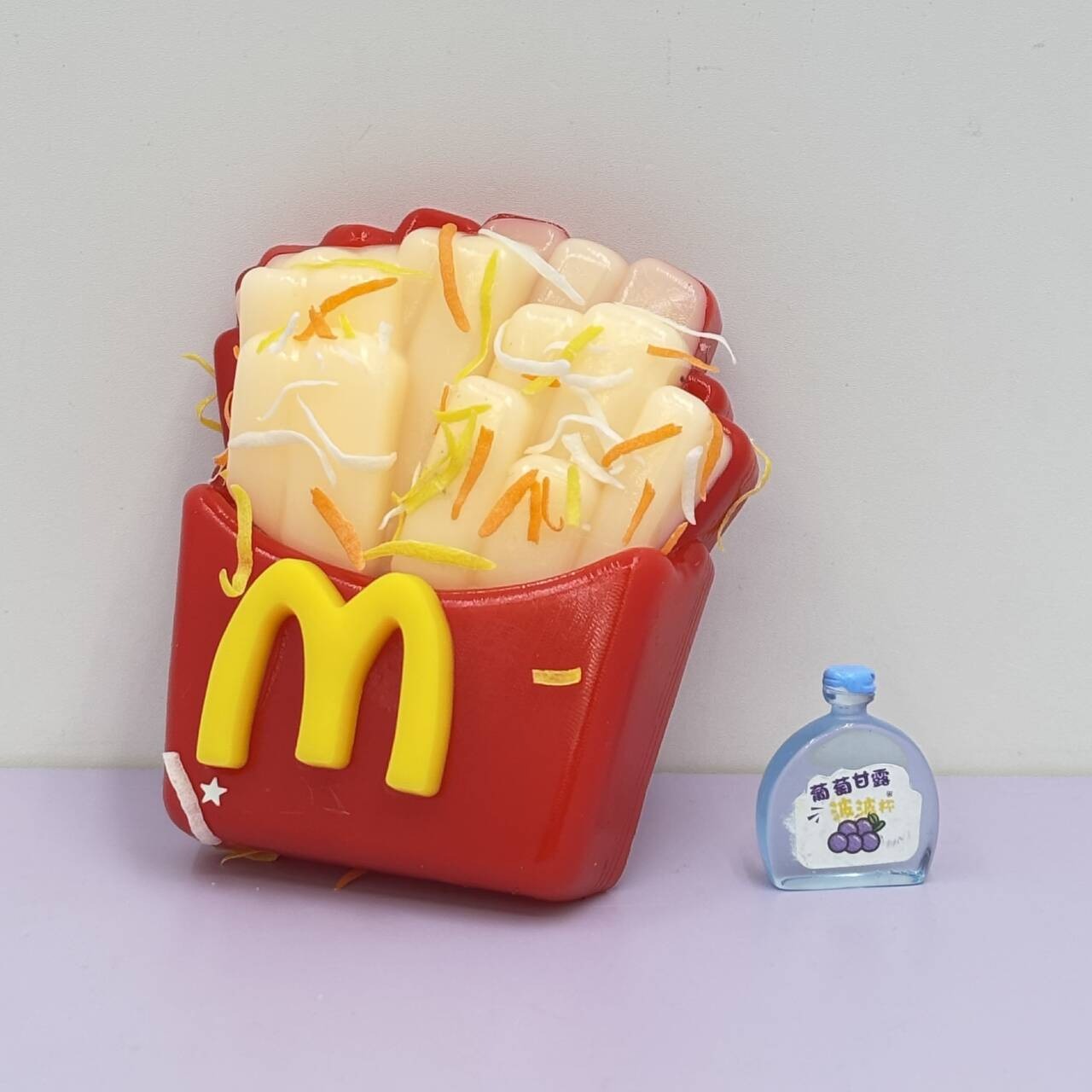 New cute cartoon creative mini fries Kneading Fun student stress-relieving toy Kneading Fun Venting Application Scenario