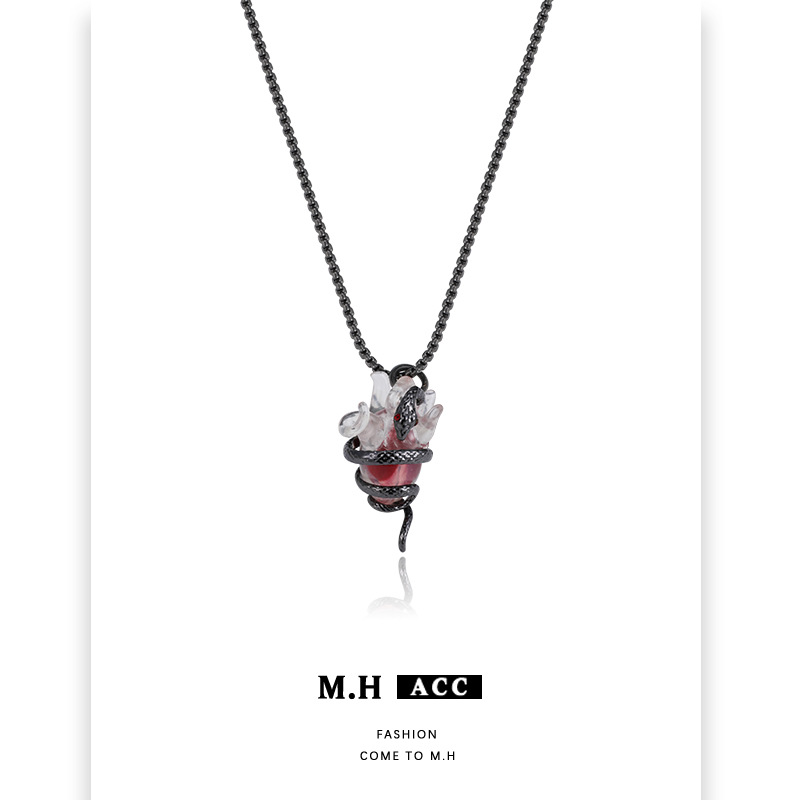 Spicy girl Dark style Spirit snake entwined heart couple necklace, exaggerated female personality, original design, high-end collarbone chain