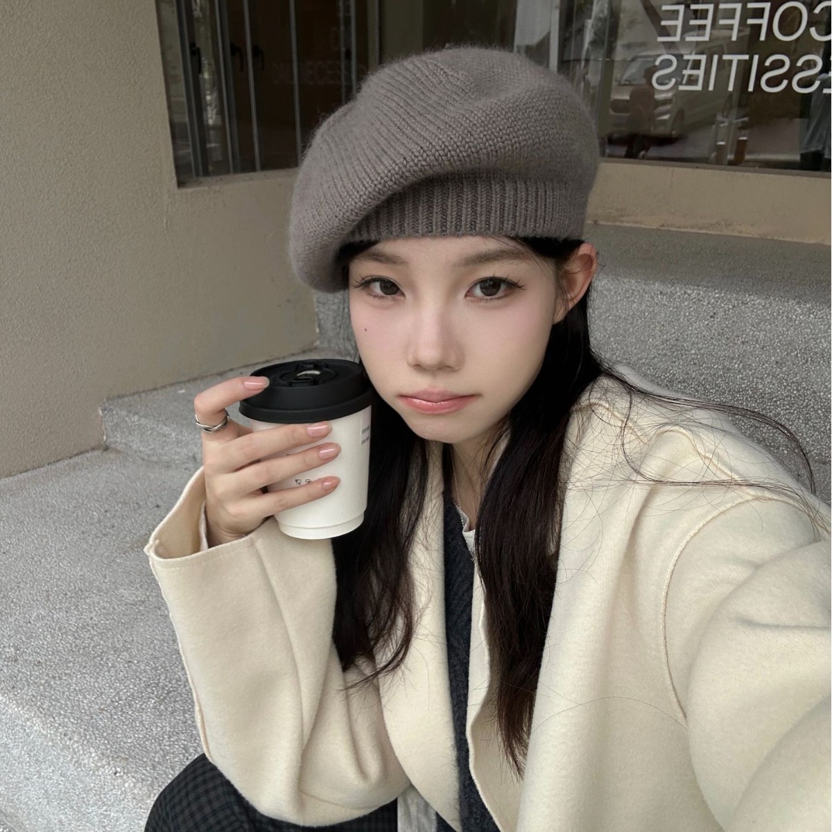 The Korean-style Internet celebrity Bailey Square face woolen knitted cap is a versatile and fashionable choice for women to keep warm and look good on their faces in autumn and winter details Picture