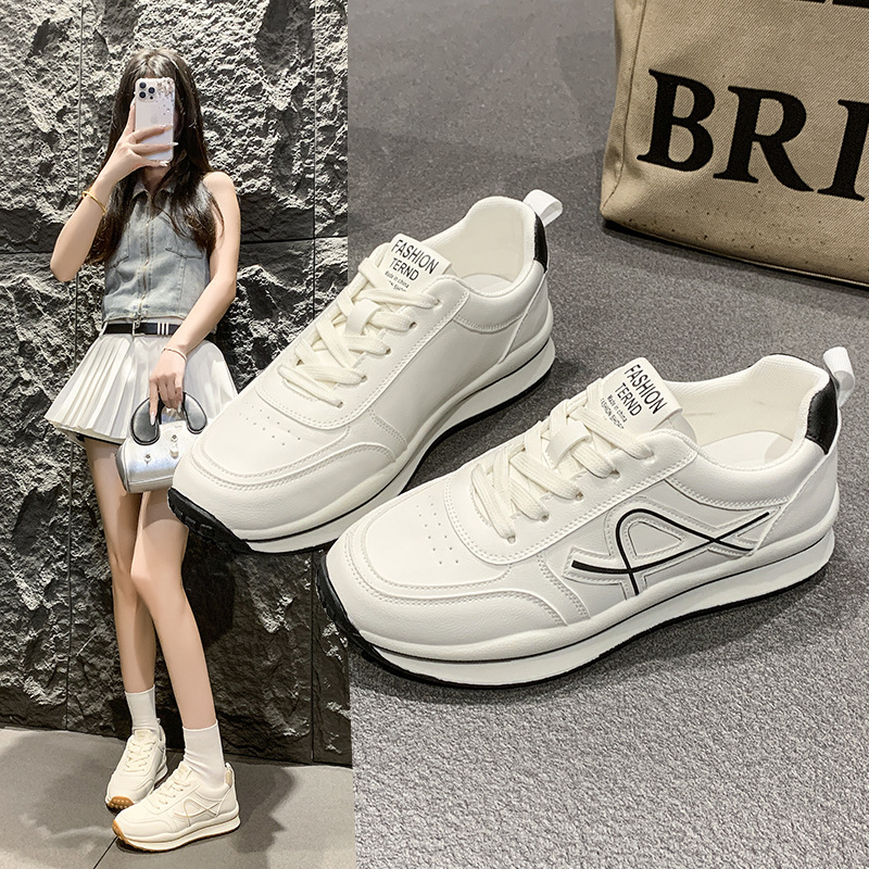 New cross-border plus-size women's shoes, casual and versatile women's sports single shoes, soft-soled Forrest Gump women's shoes, high-heeled board shoes for export Application Scenario