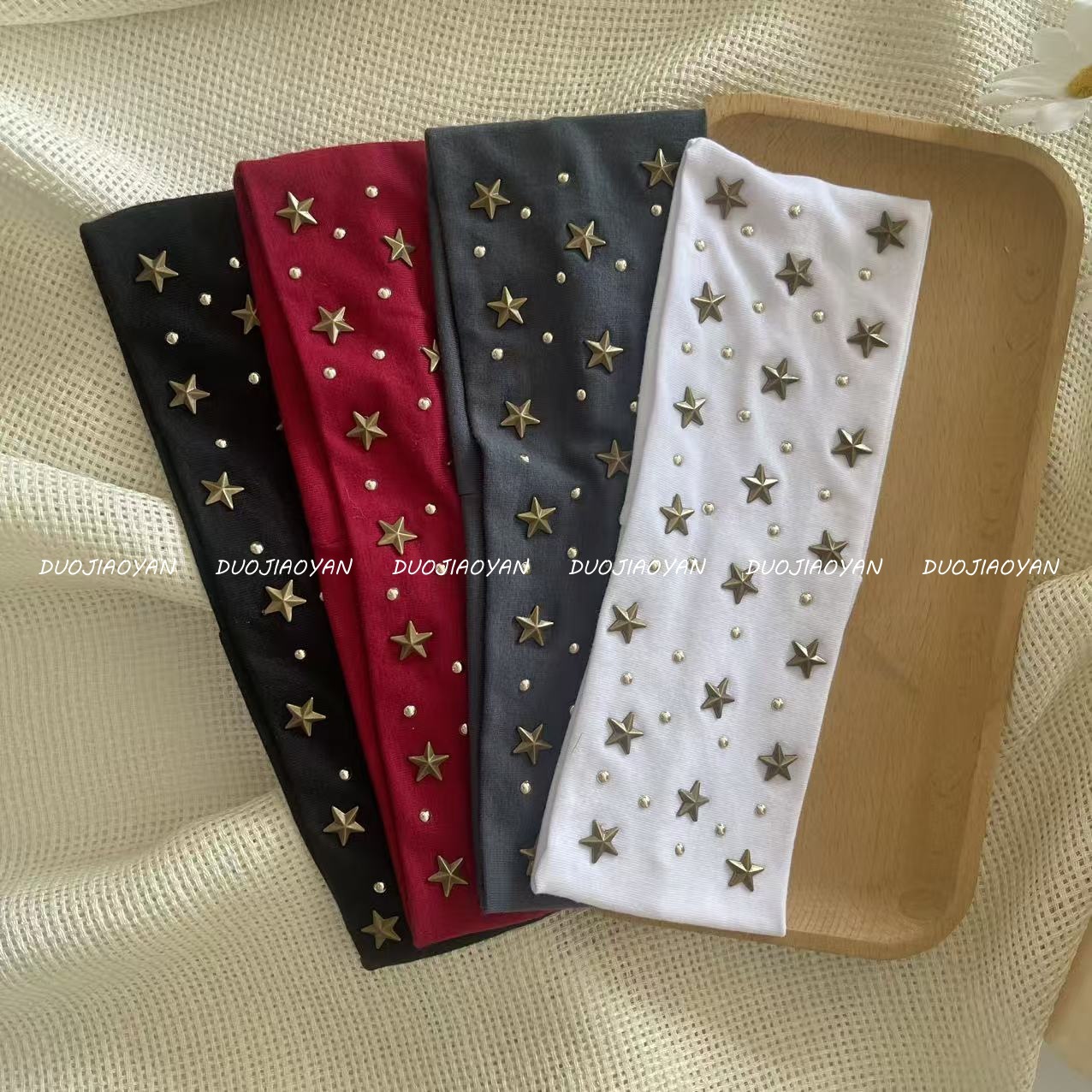 This trendy star rivet accessory hair band features a niche design with an ins feel. It's a fashionable and versatile Japanese and Korean headband Item Picture