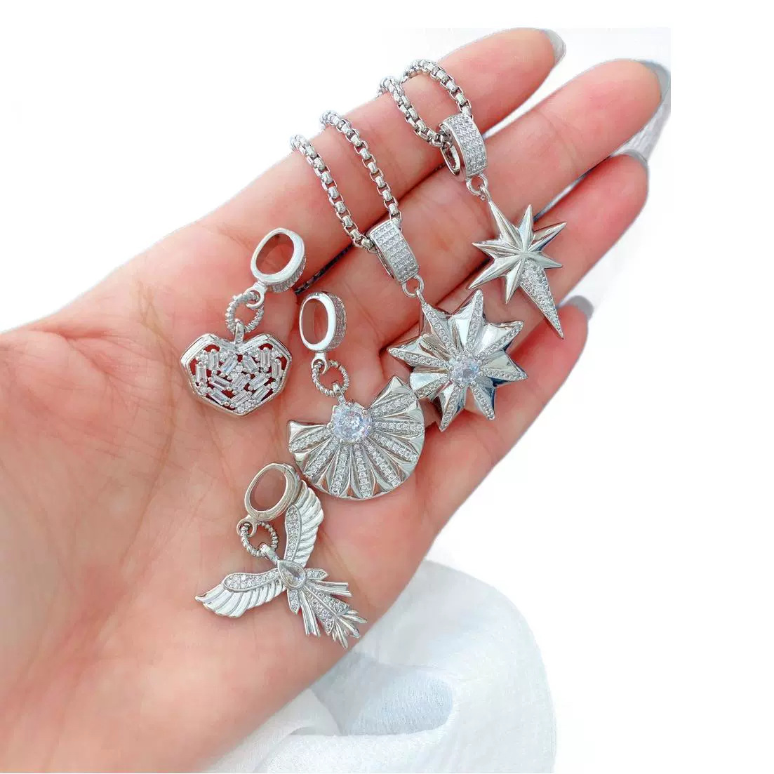 A new and unique octagonal star-shaped pendant necklace with a high-end collarbone chain and elegant accessory sweater chain Item Picture