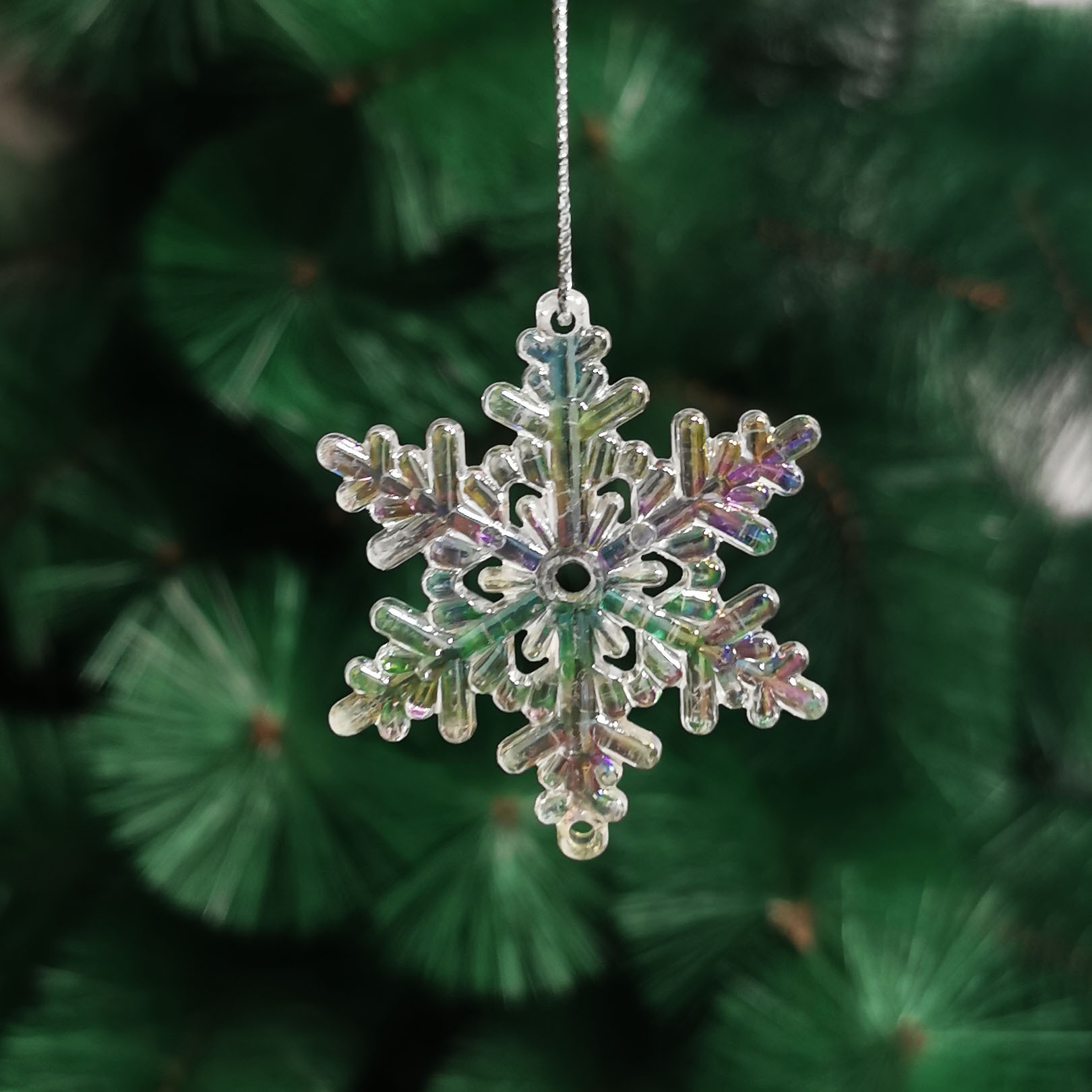 Christmas decorations, rainbow light effect crystal snowflake hanging ornaments, creative home decoration, holiday gifts, hanging decorations, versatile styles Application Scenario