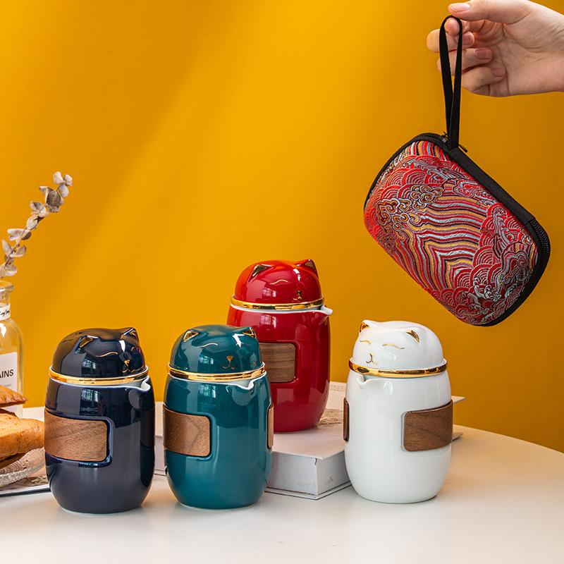 【 Maneki Neko 】 Quick Guest Cup Ceramic Travel Tea Set, one pot, three cups Gongfu tea set, portable and easy to carry for tea brewing