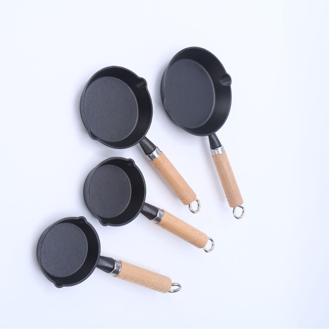 Explosivo mini plancha para desayuno frittla con mango de madera hierro fundido pulido con aceite pequeña olla antioxidación olla de hierro antiadherente