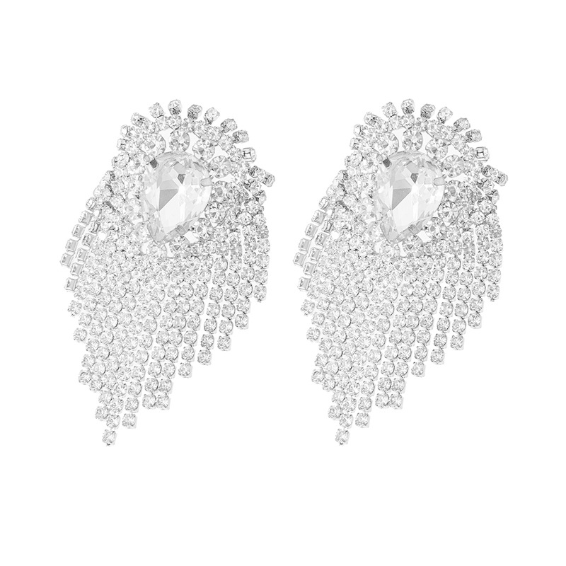 Cross-border fashion full-diamond catwalk dress accessories, rhinestone earrings, and popular European and American claw chain tassel earrings Application Scenario
