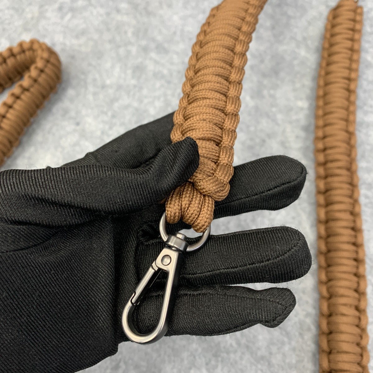 Cross-border export umbrella rope, double-ear lanyard, wrist braided water cup sleeve, hand-held rope, key mobile phone case lanyard, cup strap rope Application Scenario