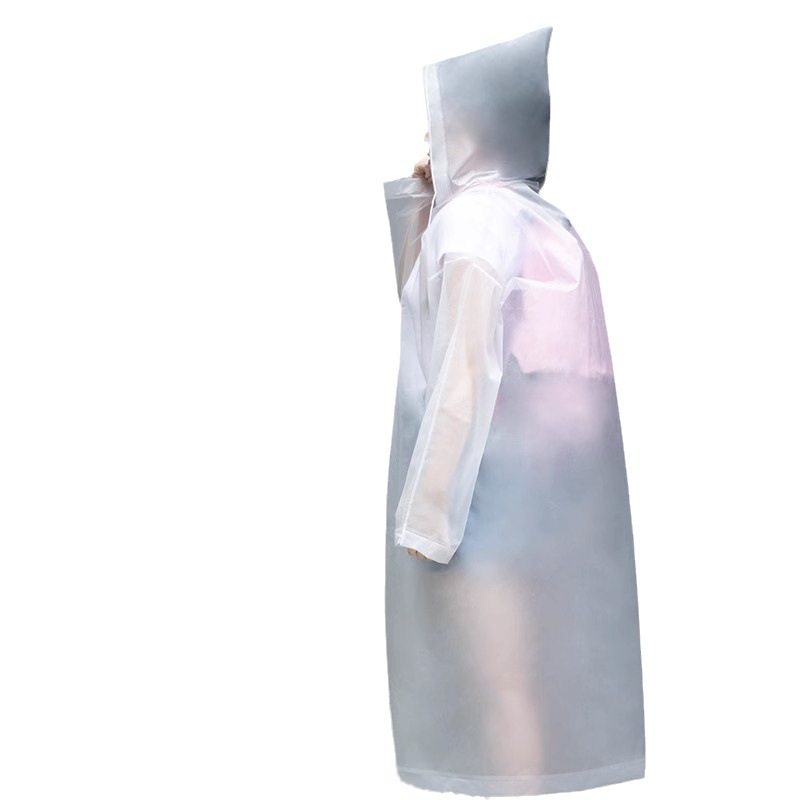 透明雨衣女模特款防风防水时尚穿搭雨衣白底实物图