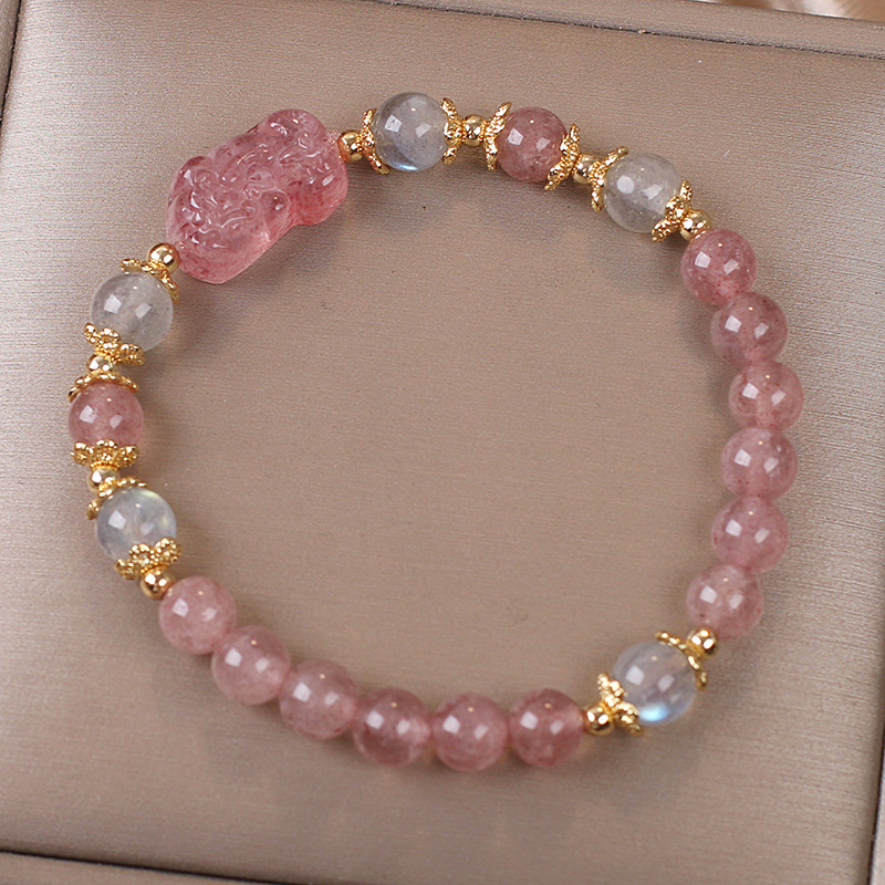 Live-streaming bestsellers: Natural strawberry crystal PI Xiu bracelet, women's crystal bracelet, gift jewelry wholesale Application Scenario