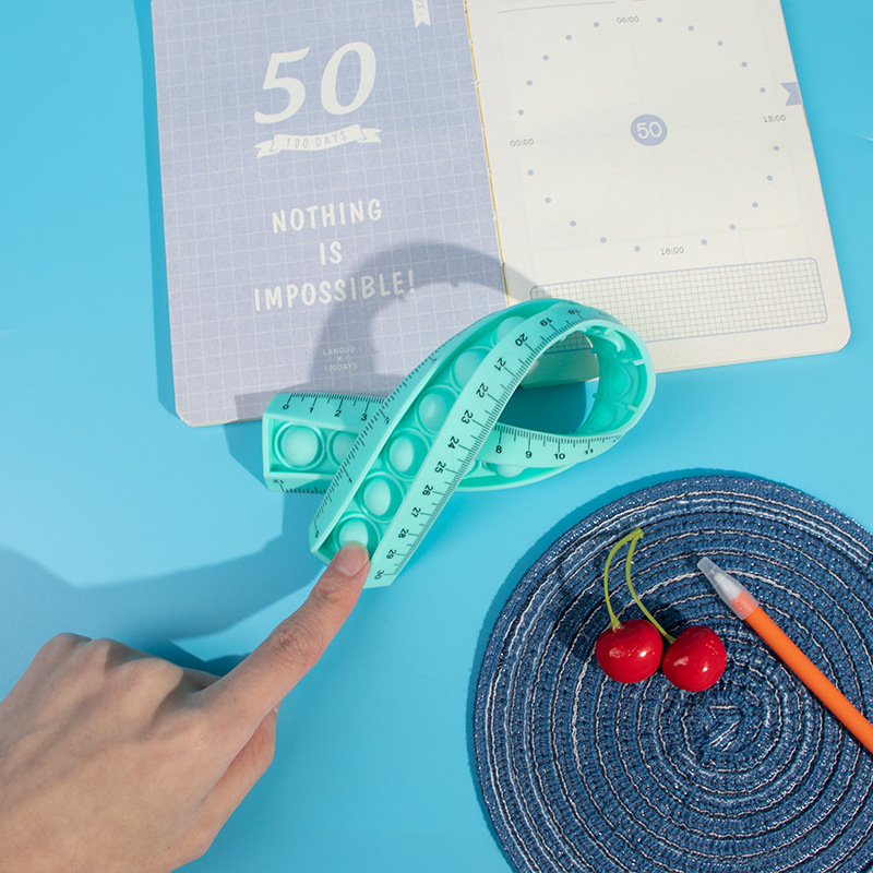 The pioneer silicone triangular ruler for rat extermination, a creative student right-angle ruler, bends and bends, constantly pressing bubbles Specification image