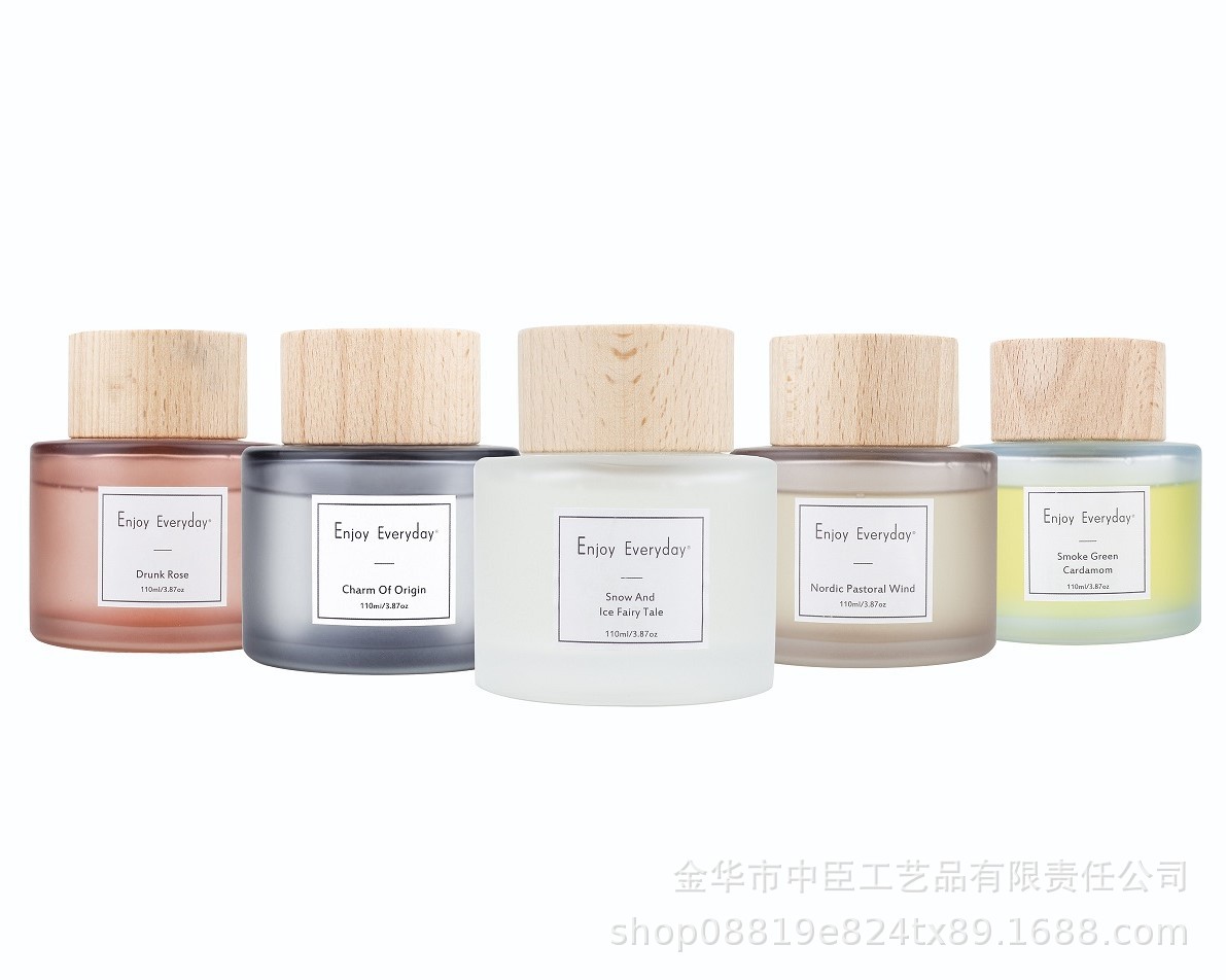 Flameless scented candles, rattan scented candles, home gifts, bathroom deodorizers, living room and bedroom air fresheners, car scented candles Application Scenario