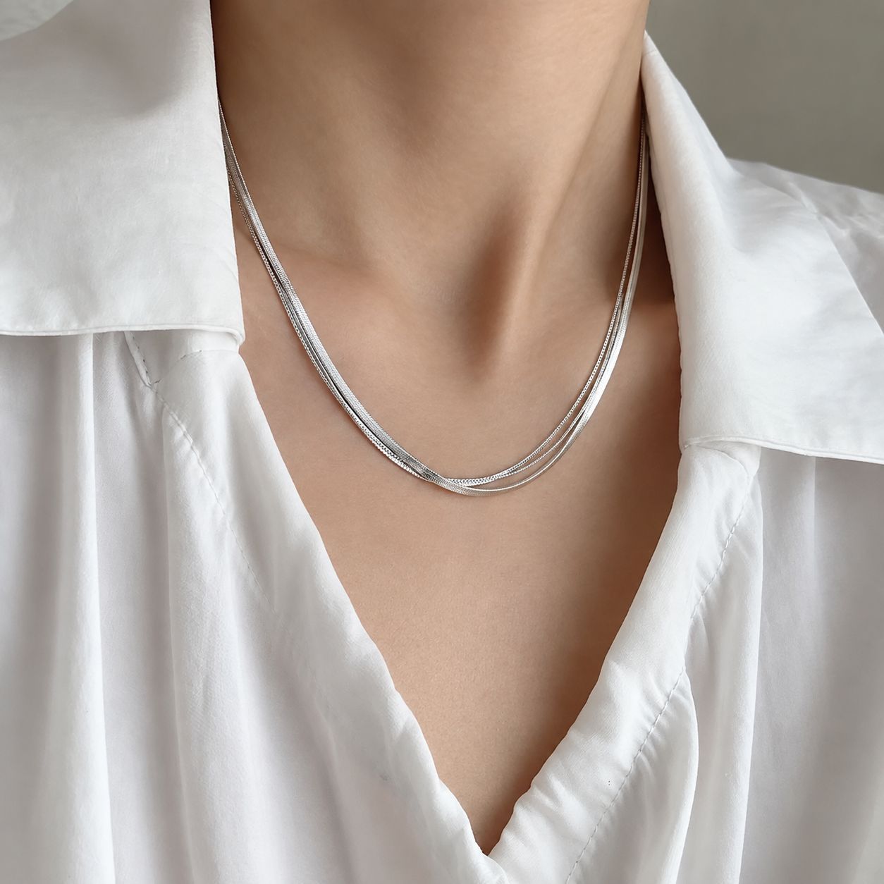 S925 sterling silver three-layer snake bone chain necklace for women, ins collarbone chain, minimalist and cold style, light luxury and high-end feel