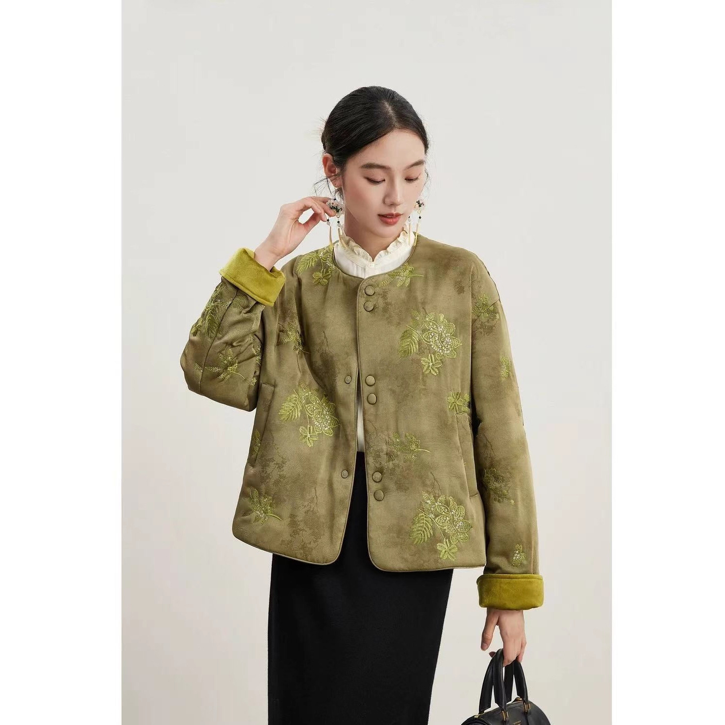 New Chinese-style women's coat, cotton-padded jacket, winter new retro heavy embroidery short top, cotton-padded jacket Application Scenario
