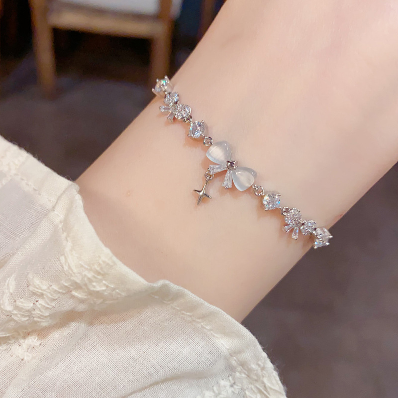 Summer new design full diamond bow bracelet, elegant and versatile, super dazzling accessory source manufacturer Application Scenario