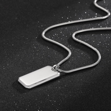Stainless steel mirror-polished military brand pendant, niche design, hip-hop couple necklace wholesale, engraved European and American accessories Application Scenario