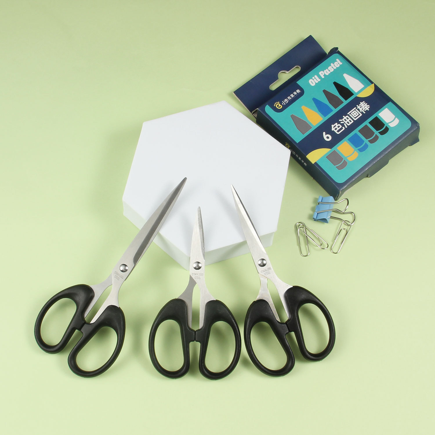 Stainless steel household small scissors, office scissors, large, medium and small-sized hand paper-cutting knives and scissors, bangs, thread ends, tailor scissors Application Scenario