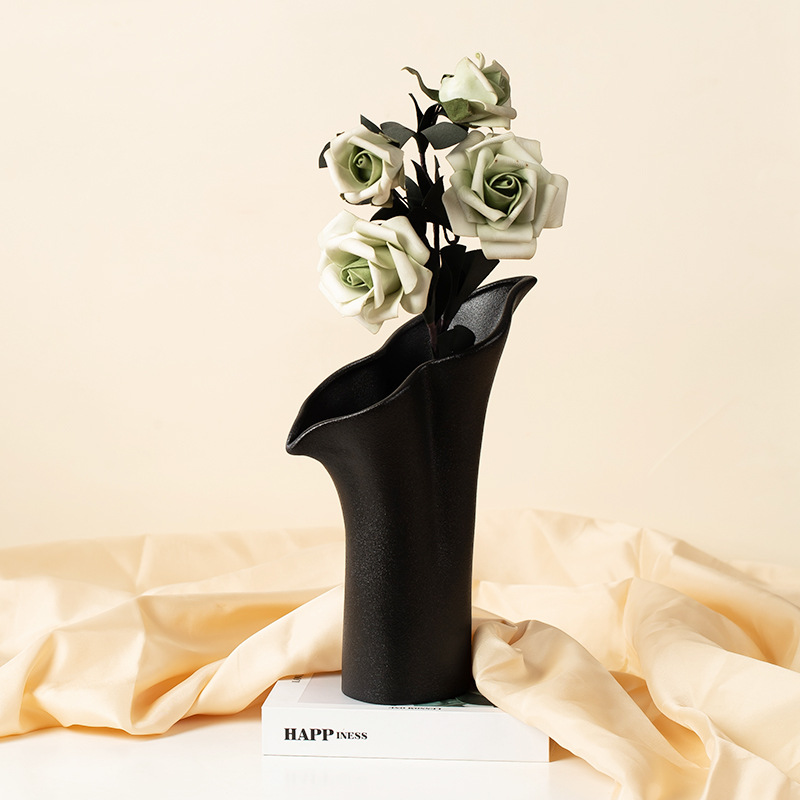 Wholesale Nordic ceramic vases in 2025, Ins-style home living room ornaments, flower arrangements, light luxury and high-end creative hydroponic flower vases Application Scenario