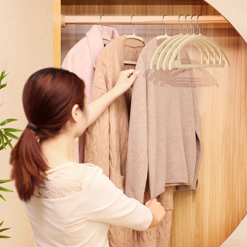 Arc-shaped anti-slip semi-circular flocking coat rack, no trace for hanging clothes at home, hotel home shoulder corner coat rack Specification image