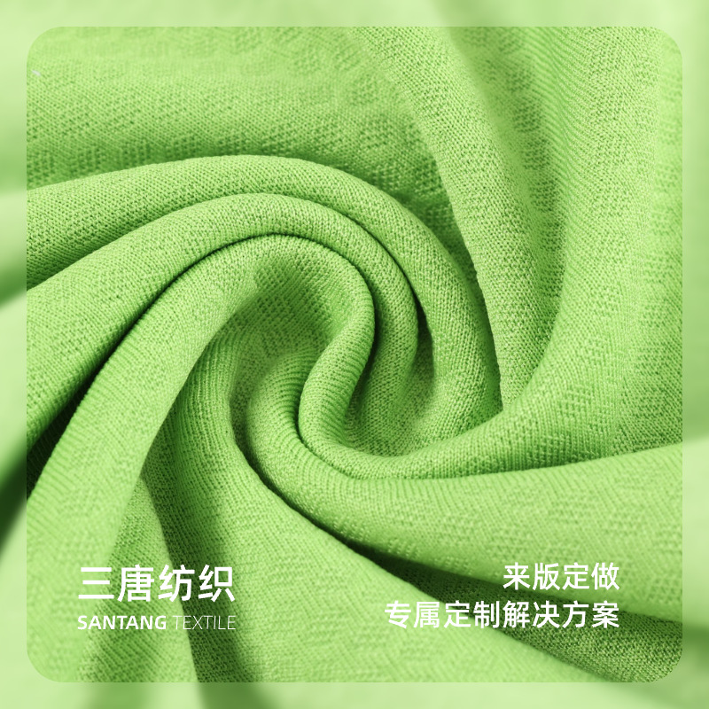 The green knitted fabric with diamond-shaped checkered texture is warm, breathable, soft and comfortable for the new autumn and winter collection details Picture