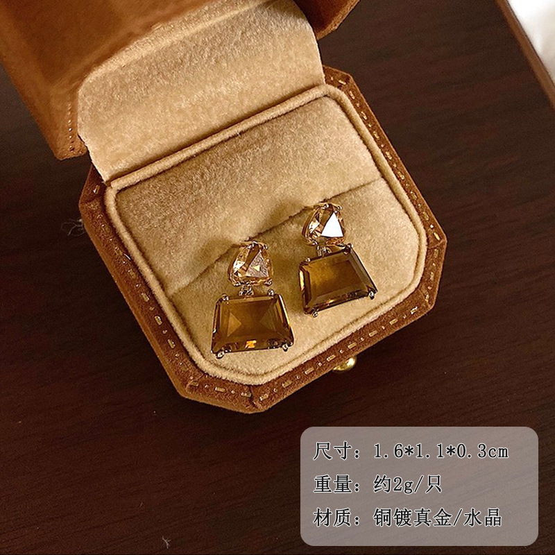 French retro tea-colored cube sugar crystal earrings and earrings, a high-end, elegant, light luxury, retro and simple earring for women details Picture