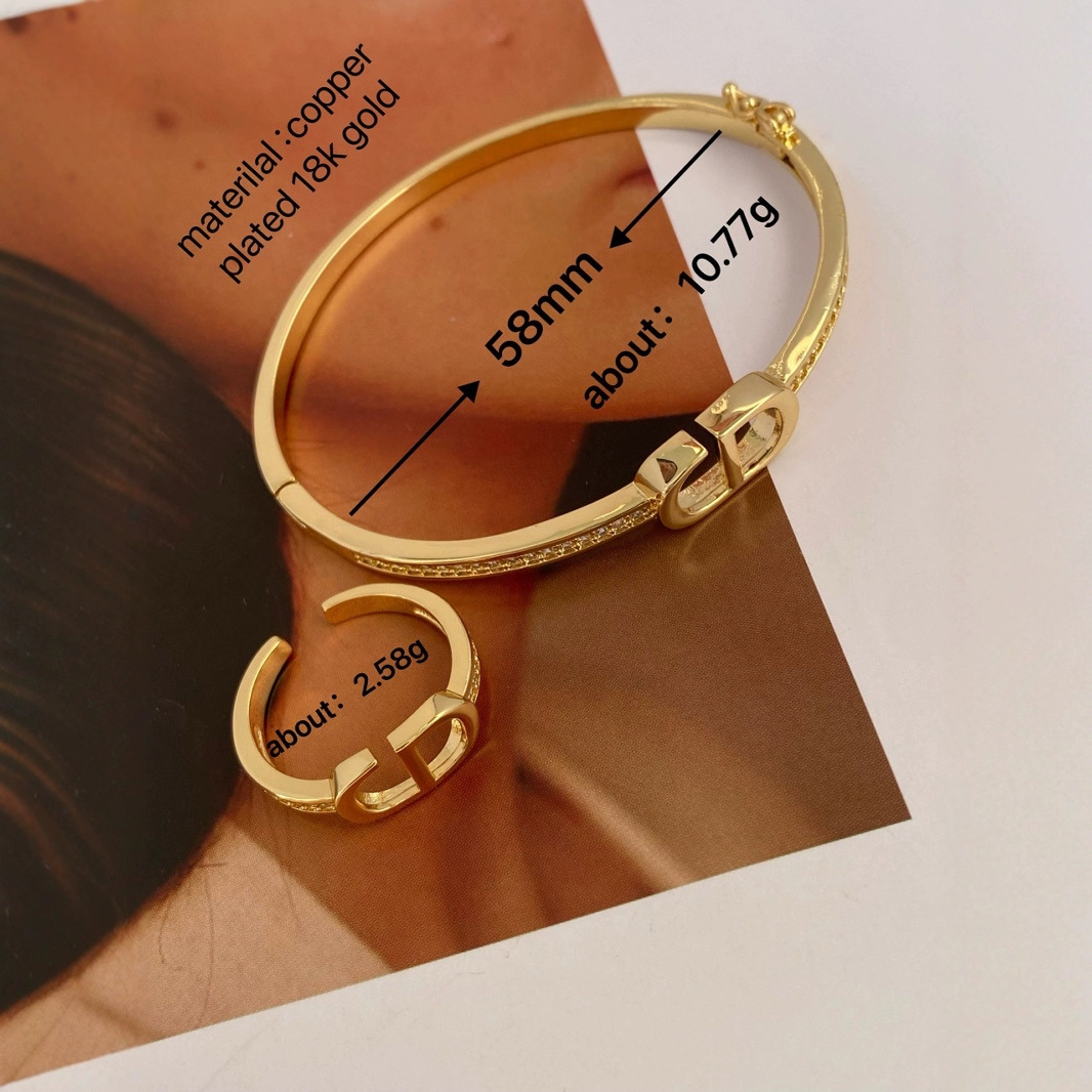 Korean-style fashionable pig nose bracelet with a light luxury and high-end feel, exquisite and trendy rose gold letter bracelet for women Specification image