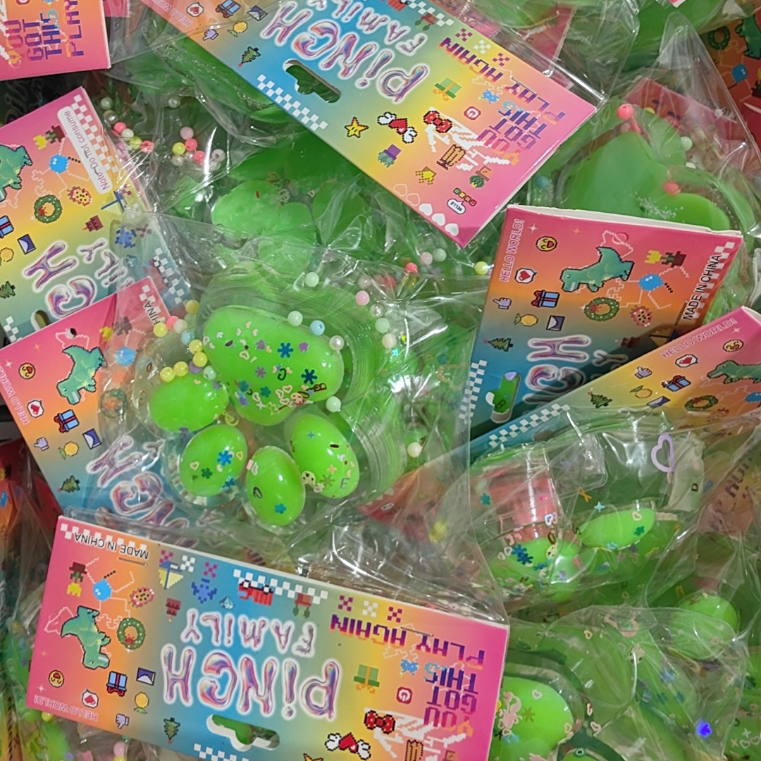 Plush cat paw super soft Pinching fun slow rebound stress-relieving tool 250G release toy Mud feel simulation Pinching fun Application Scenario