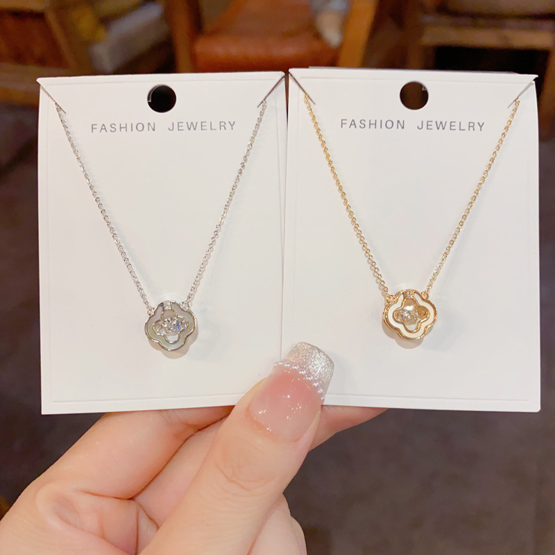 A niche and fashionable design sense shell four-leaf flower necklace, exquisite, light luxury, sweet and versatile necklace accessory source manufacturer