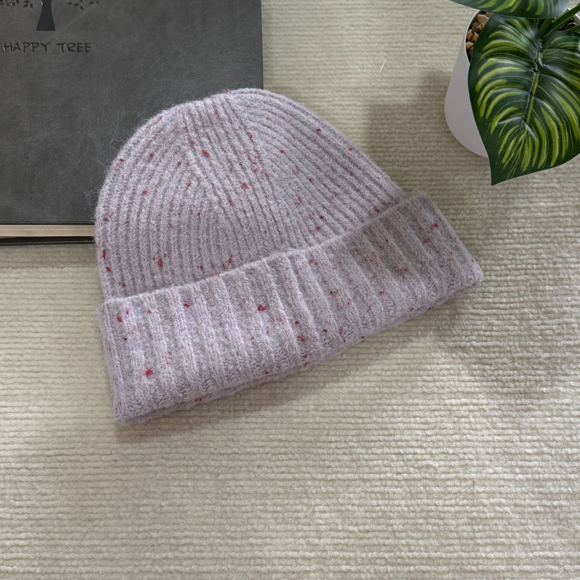 Factory direct sales of versatile and warm knitted caps for both men and women. 2025 Autumn and winter simple commuting style 0305 Application Scenario
