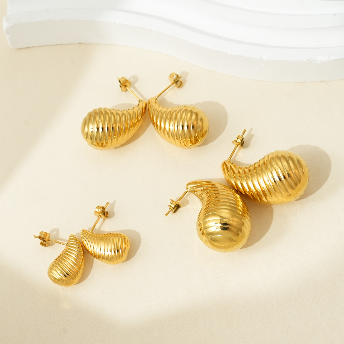 饰品/耳环/耳饰/米珠耳环/编织水晶耳钉产品图